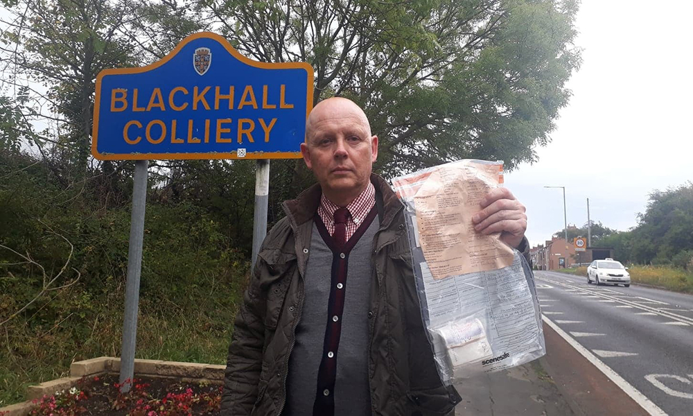 Британская полиция нашла людей, которые подбрасывали банкноты жителям деревни
